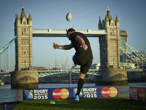 mastercard-dan-carter-tower-bridge-rugby-coupe-du-monde-2015